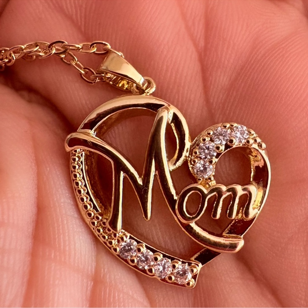 925 plated , gold color  'Mom' Heart Pendant Necklace